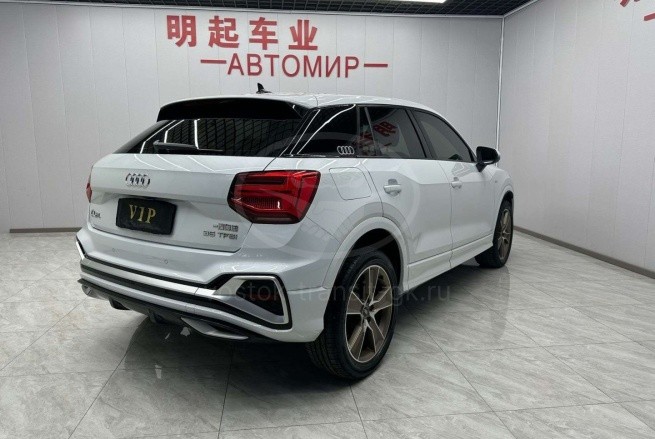 Audi Q2L
