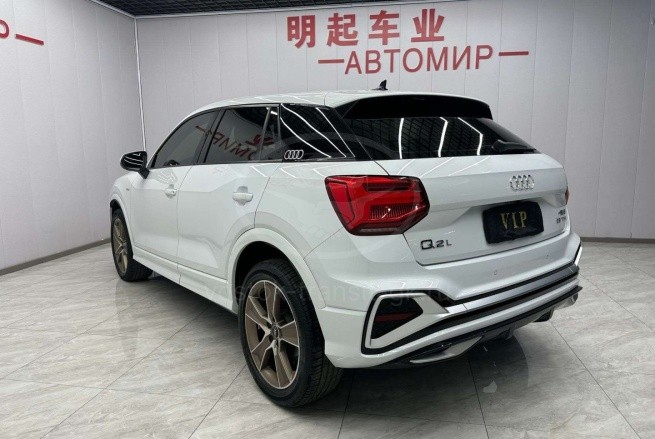 Audi Q2L